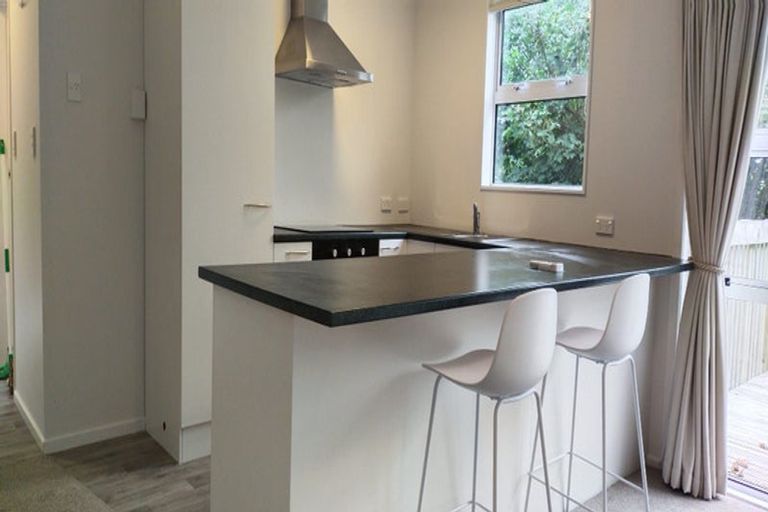 Photo of property in 12 Mataroa Avenue, Northland, Wellington, 6012