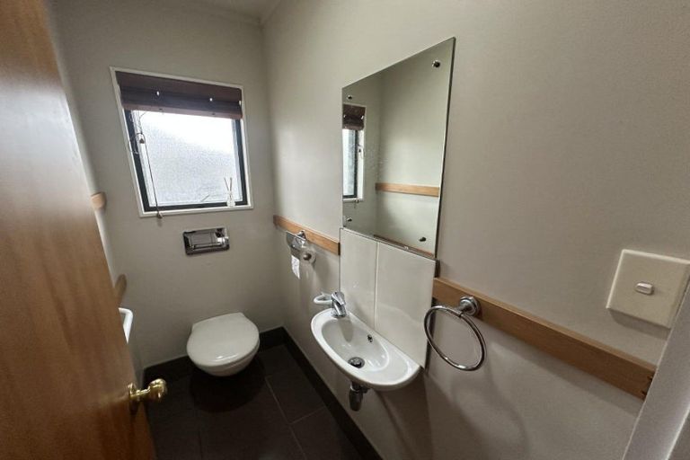 Photo of property in 4a Brett Place, Takaro, Palmerston North, 4412