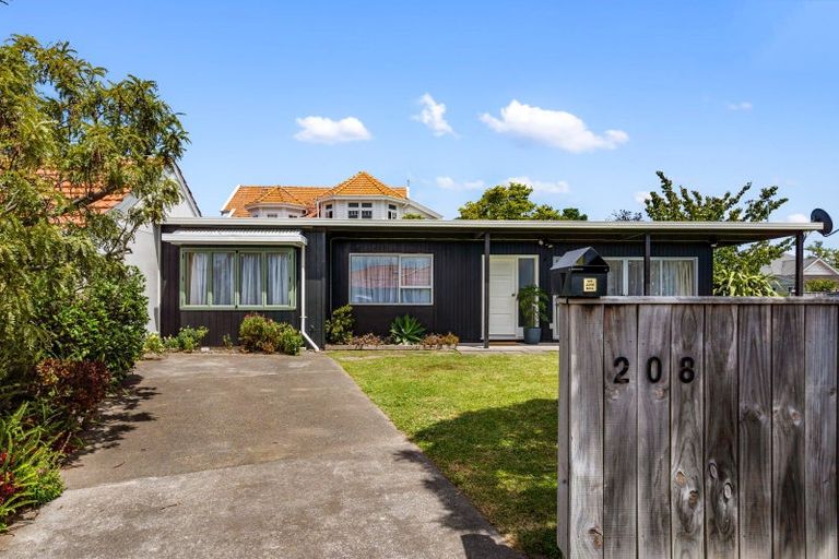 Photo of property in 206 Knight Street, Hastings, 4122