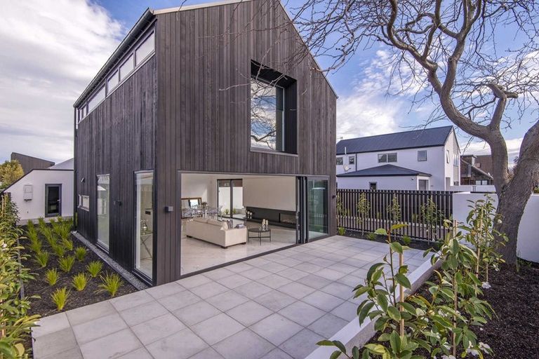 Photo of property in 74 Merivale Lane, Merivale, Christchurch, 8014