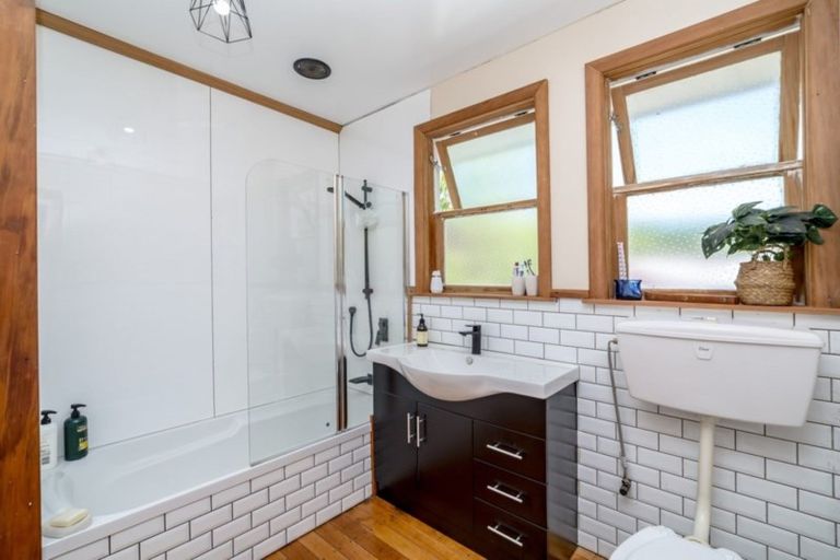 Photo of property in 9 Card Crescent, Featherston, 5710