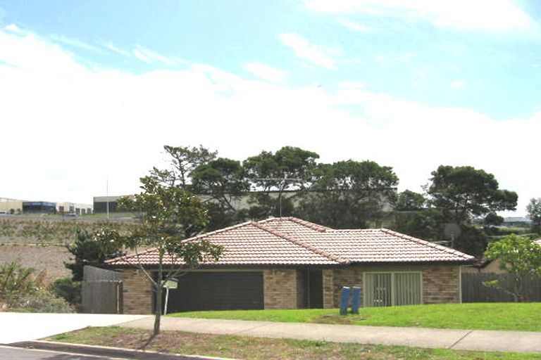 Photo of property in 64 Bluebird Crescent, Unsworth Heights, Auckland, 0632