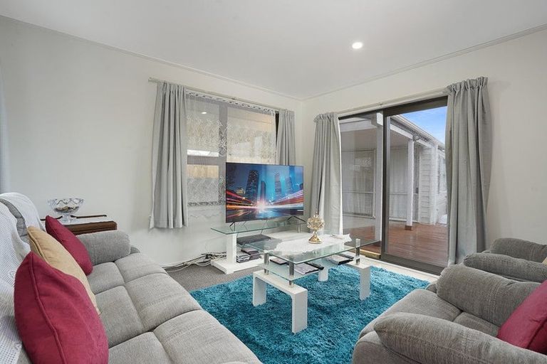 Photo of property in 6 Holborn Place, Papatoetoe, Auckland, 2025