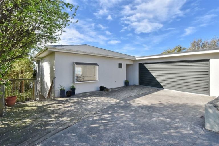 Photo of property in 75 Moncks Spur Road, Redcliffs, Christchurch, 8081