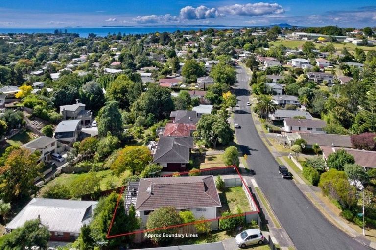 Photo of property in 1/46 Weatherly Road, Torbay, Auckland, 0630