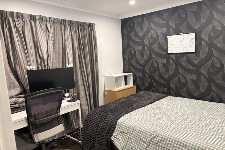 Photo of property in 46a Edgecombe Street, Newlands, Wellington, 6037