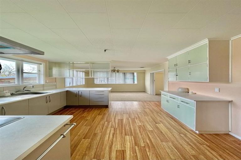 Photo of property in 16 Moeraki Road, Maoribank, Upper Hutt, 5018