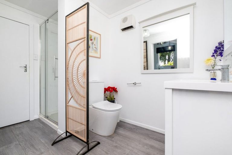 Photo of property in 104 Ferry Road, Clive, 4102