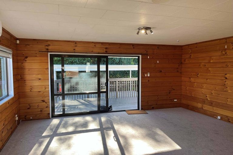 Photo of property in 2/226 Forrest Hill Road, Forrest Hill, Auckland, 0620