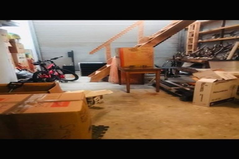 Photo of property in 370 Tararua Road, Levin, 5571