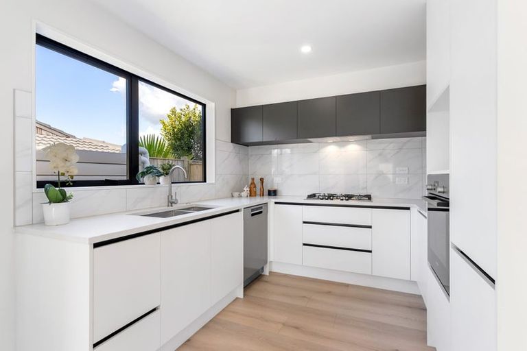 Photo of property in 16b Meadway, Sunnyhills, Auckland, 2010