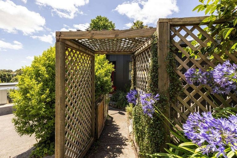 Photo of property in 31 Tauroa Road, Havelock North, 4130