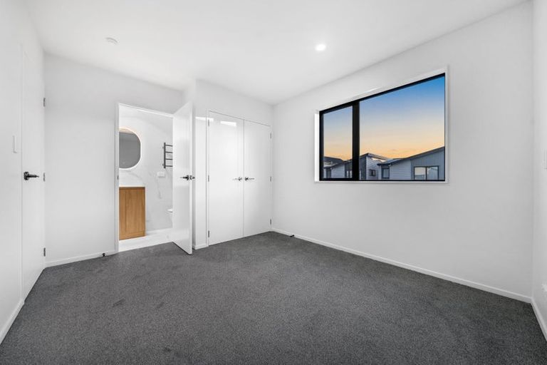 Photo of property in 22 Whare Kauri Road, Papakura, 2110
