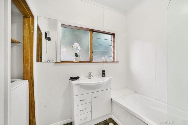 Photo of property in 11 Oku Street, Island Bay, Wellington, 6023