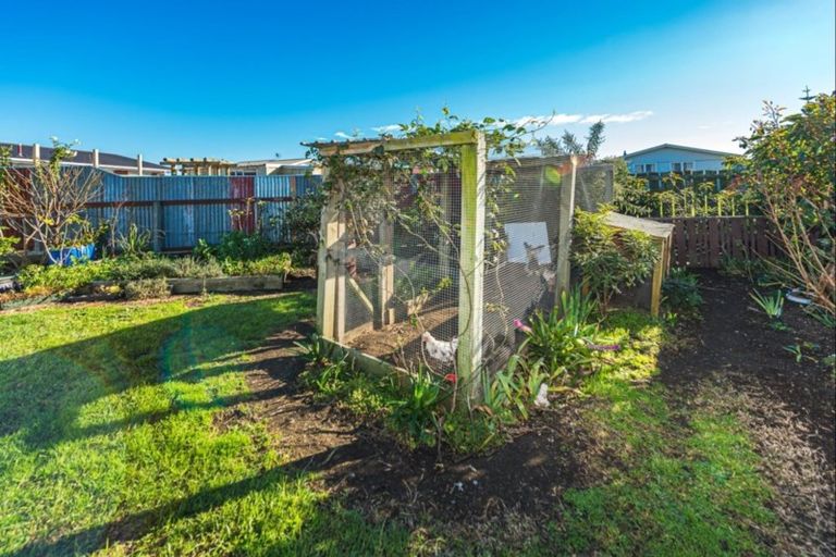 Photo of property in 21 Gibbons Crescent, Castlecliff, Whanganui, 4501