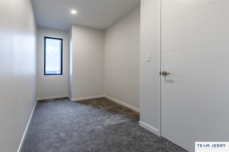 Photo of property in 31 Kuaha Road, Massey, Auckland, 0614