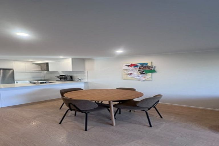 Photo of property in 8 Wharara Lane, Massey, Auckland, 0614