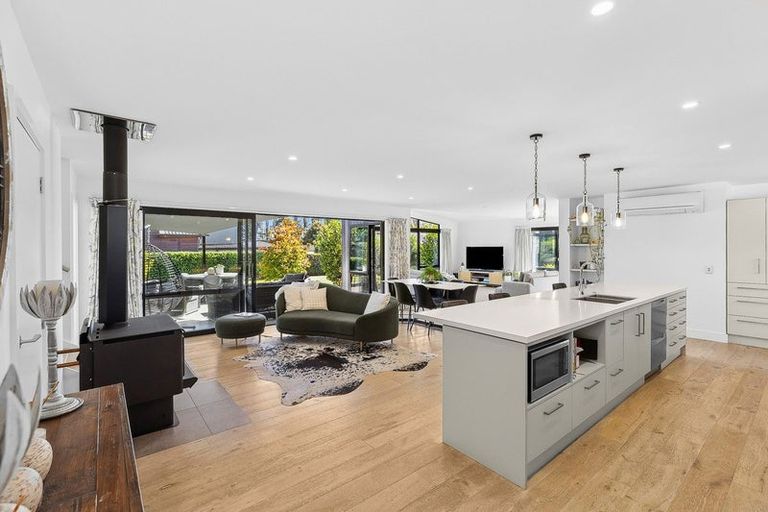 Photo of property in 5 Jessies Crescent, Wanaka, 9305
