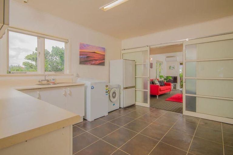 Photo of property in 2/1a Helga Crescent, Te Atatu Peninsula, Auckland, 0610