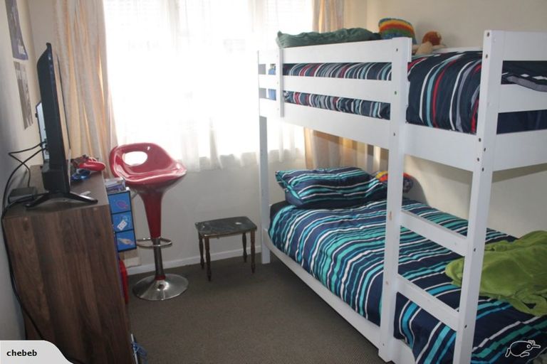 Photo of property in 1/6 Oxford Crescent, Ebdentown, Upper Hutt, 5018