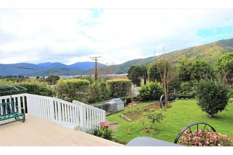 Photo of property in 21 Main Road, Havelock, 7100