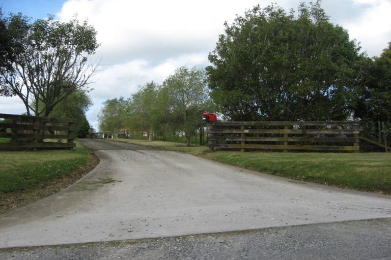 Photo of property in 147 Station Road, Kumeu, 0891