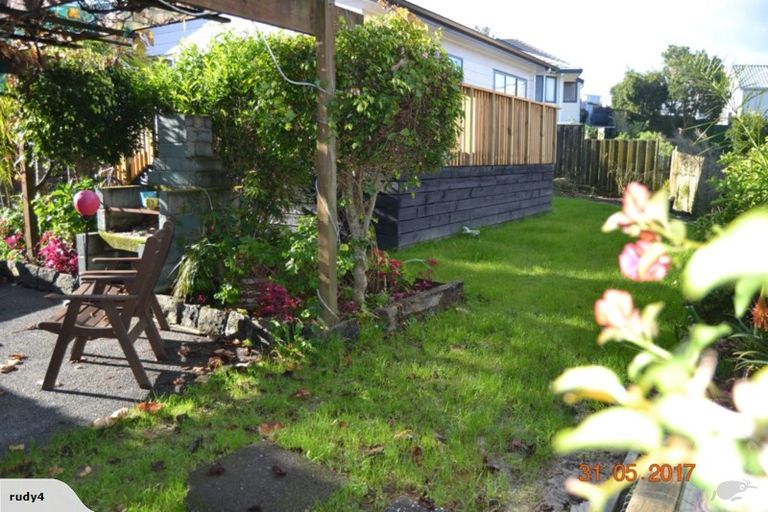 Photo of property in 9 Edgware Road, West Harbour, Auckland, 0618