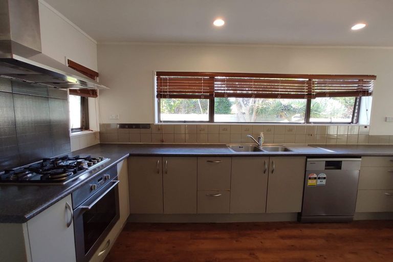 Photo of property in 10 Emory Drive, Conifer Grove, Takanini, 2112