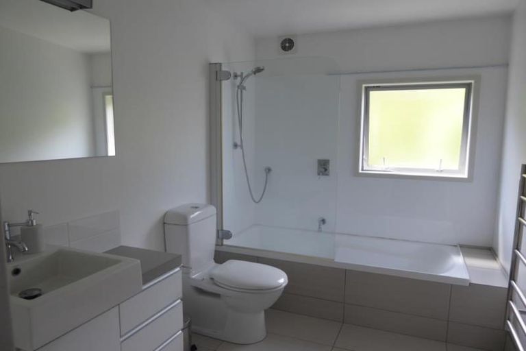 Photo of property in 42 Saddleback Grove, Karori, Wellington, 6012