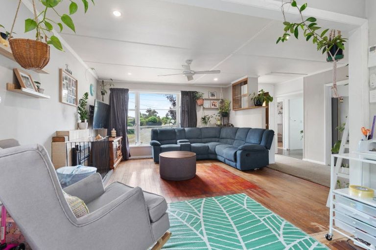 Photo of property in 75 Victoria Street, Carterton, 5713