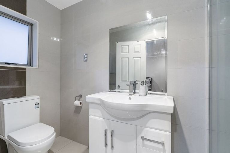 Photo of property in 13 Thomas Rea Place, Te Atatu South, Auckland, 0610