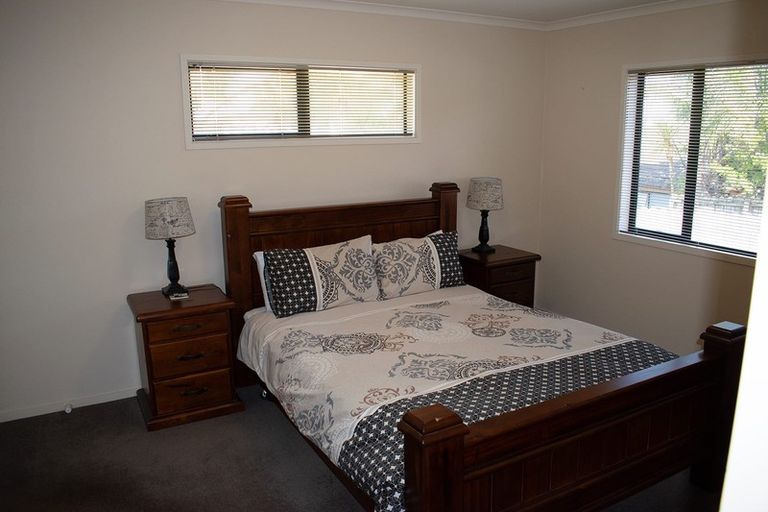 Photo of property in 18 Seamount Drive, Red Beach, 0932