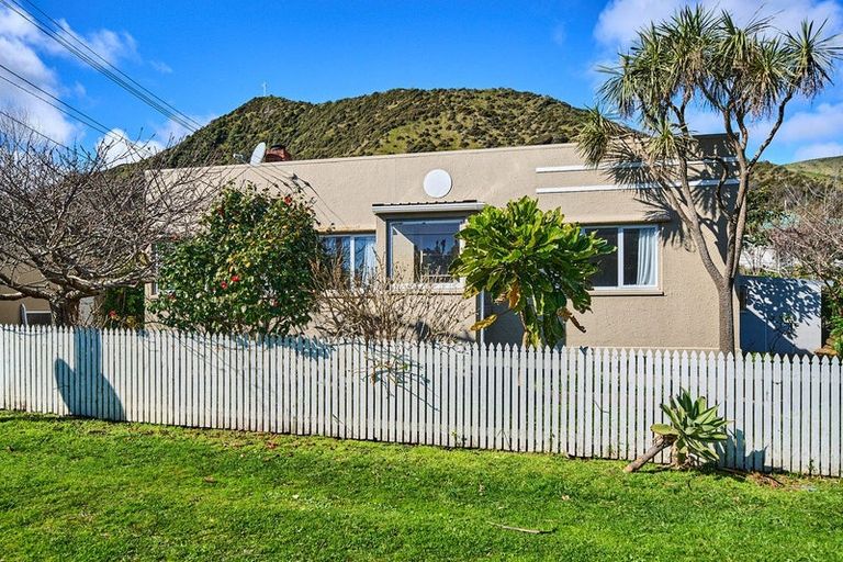 Photo of property in 7 Ames Street, Paekakariki, 5034
