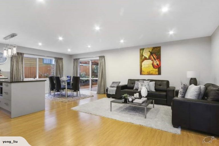 Photo of property in 84 Triangle Road, Massey, Auckland, 0614