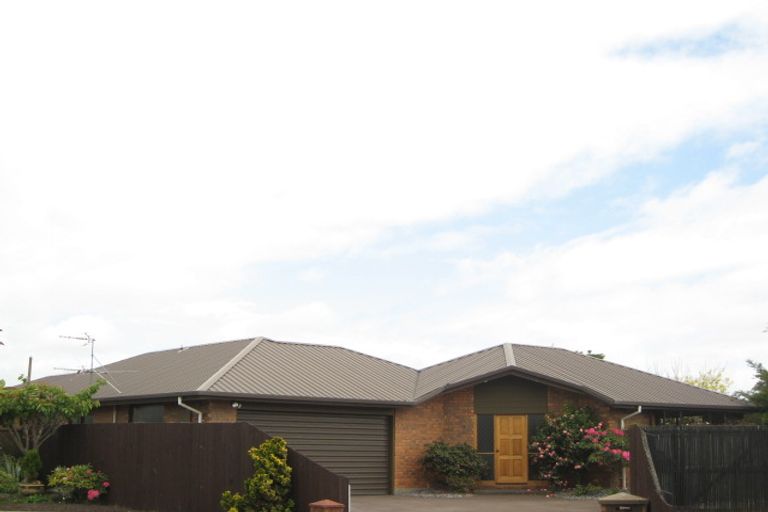 Photo of property in 8 Hibiscus Place, Redwood, Christchurch, 8051