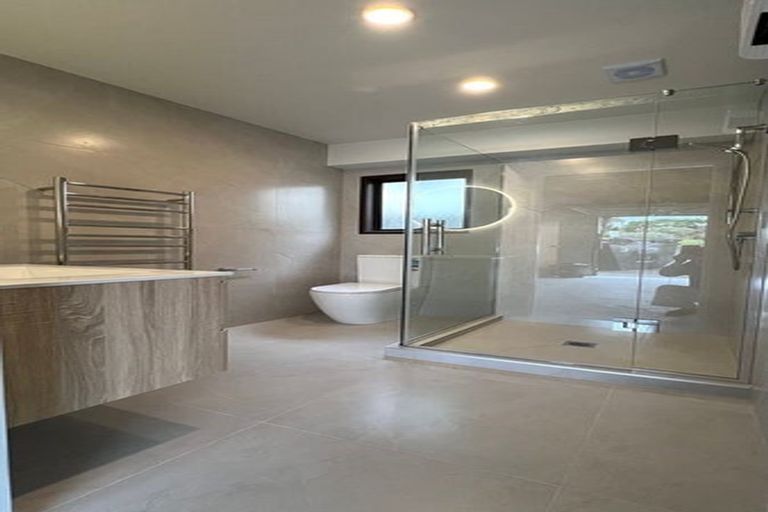 Photo of property in 11 Felicity Place, Unsworth Heights, Auckland, 0632