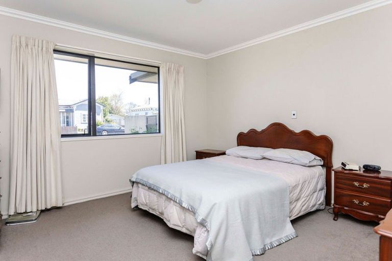 Photo of property in 35 Mcphee Street, Dannevirke, 4930
