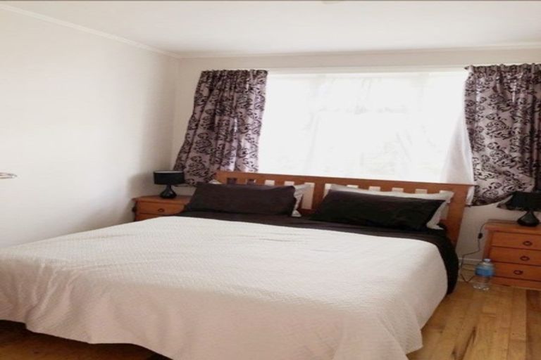 Photo of property in 18 Yeovil Road, Te Atatu Peninsula, Auckland, 0610