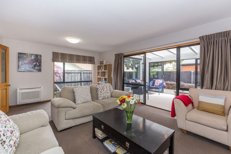 Photo of property in 2/8 Herbs Place, Cashmere, Christchurch, 8022