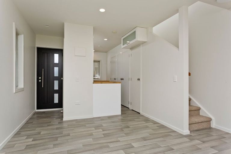 Photo of property in 5/4 John Jennings Drive, Oteha, Auckland, 0632