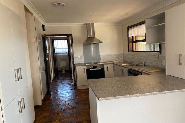 Photo of property in 61 Denise Crescent, Hornby, Christchurch, 8042