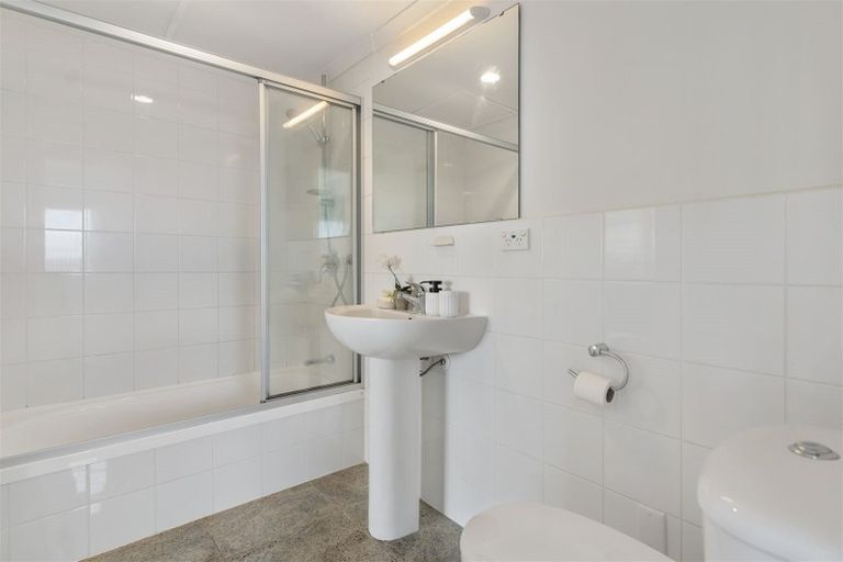 Photo of property in The Rennaissance, 16d/18 Ronwood Avenue, Manukau, Auckland, 2104