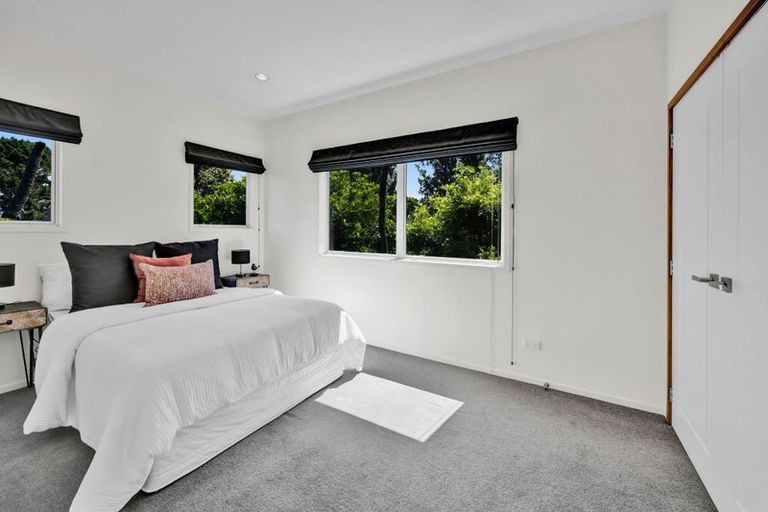 Photo of property in 11 Margaret Place, Merrilands, New Plymouth, 4312