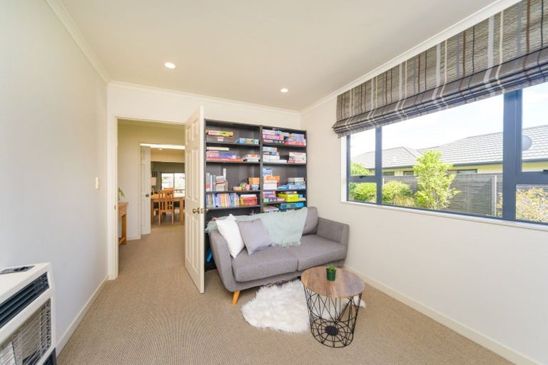 Photo of property in 100 Summerhill Drive, Fitzherbert, Palmerston North, 4410