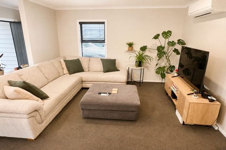 Photo of property in 37 Grovedale Square, Wainuiomata, Lower Hutt, 5014