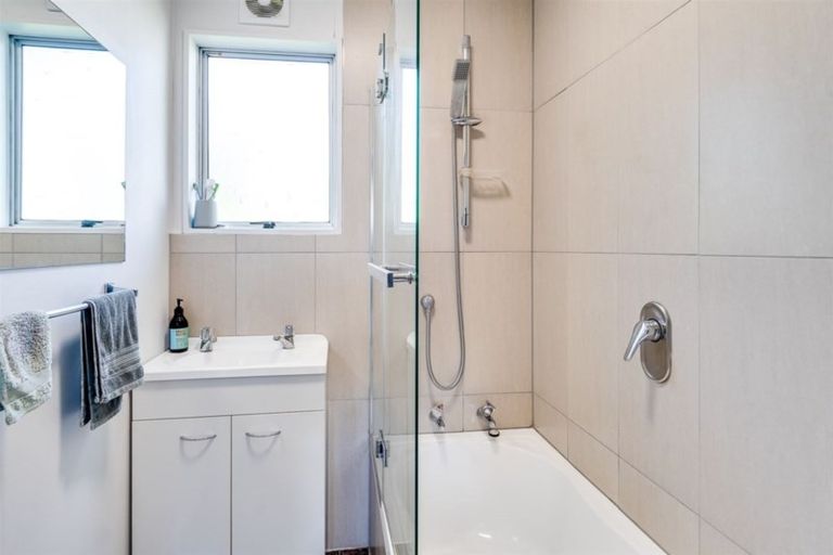 Photo of property in 28 Tait Drive, Greenmeadows, Napier, 4112