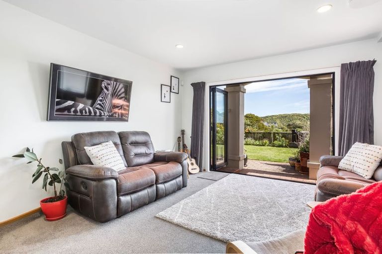 Photo of property in 8 Paremata Drive, Paremata, Porirua, 5024