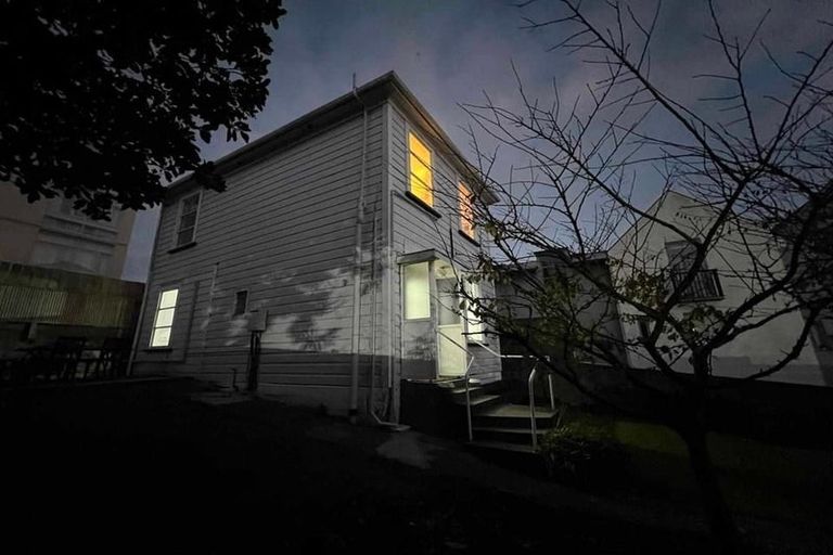 Photo of property in 32-34 Majoribanks Street, Mount Victoria, Wellington, 6011