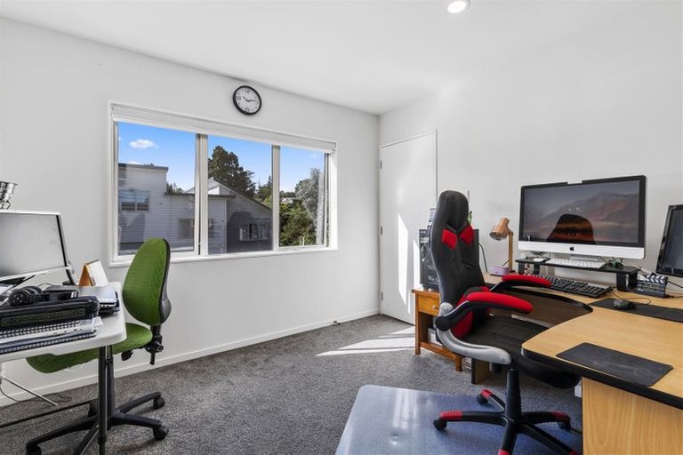Photo of property in 25 Sunshine Boulevard, Sunnyvale, Auckland, 0612