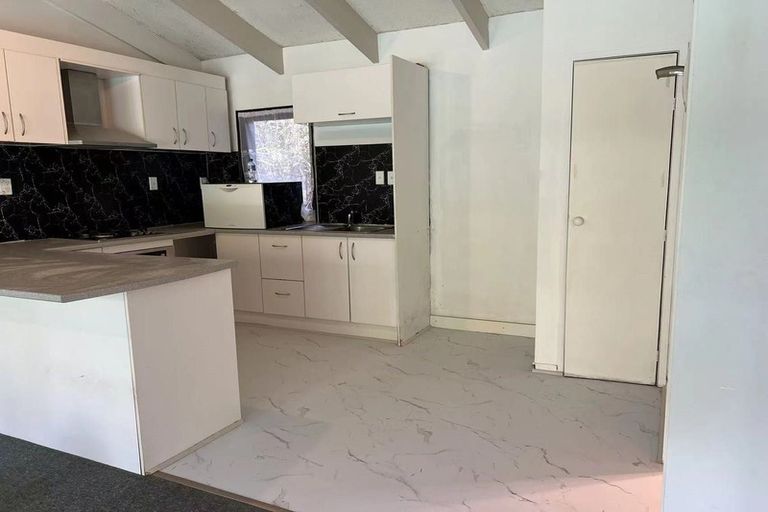 Photo of property in 24 Bond Crescent, Forrest Hill, Auckland, 0620